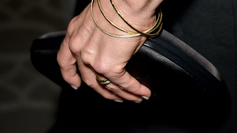 Illustration for article titled Drop Everything and Marvel at Jennifer Aniston's Stunning Wedding Ring